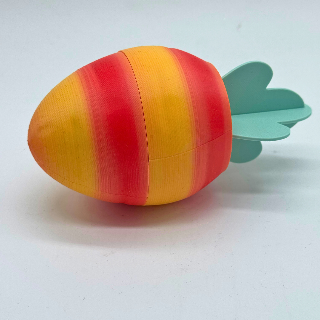 Karotten-Container mit Osterküken
