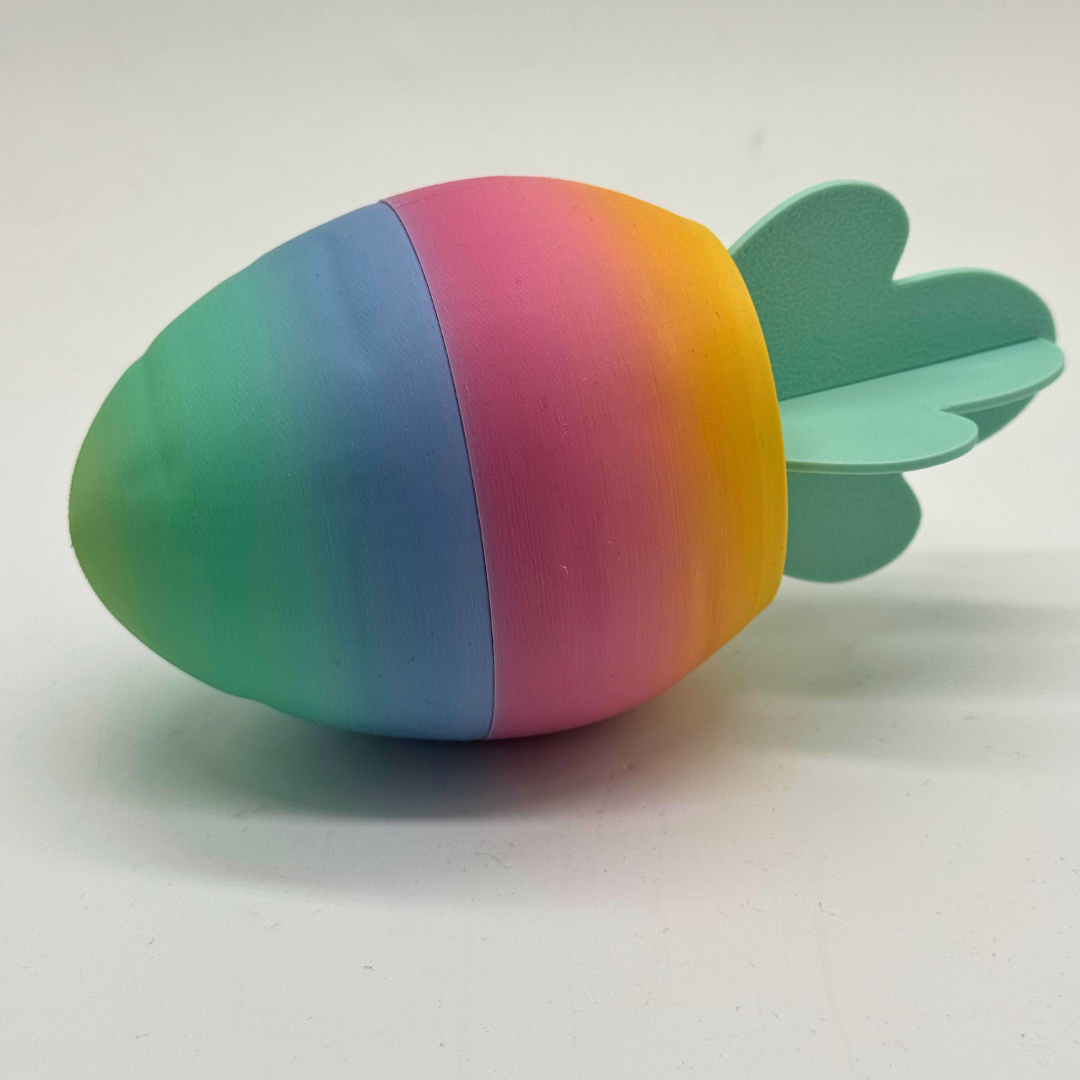 Karotten-Container mit Osterküken